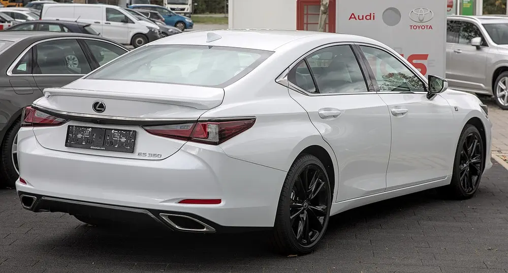 Mandataire auto ou import direct : que choisir en 2026 ?
