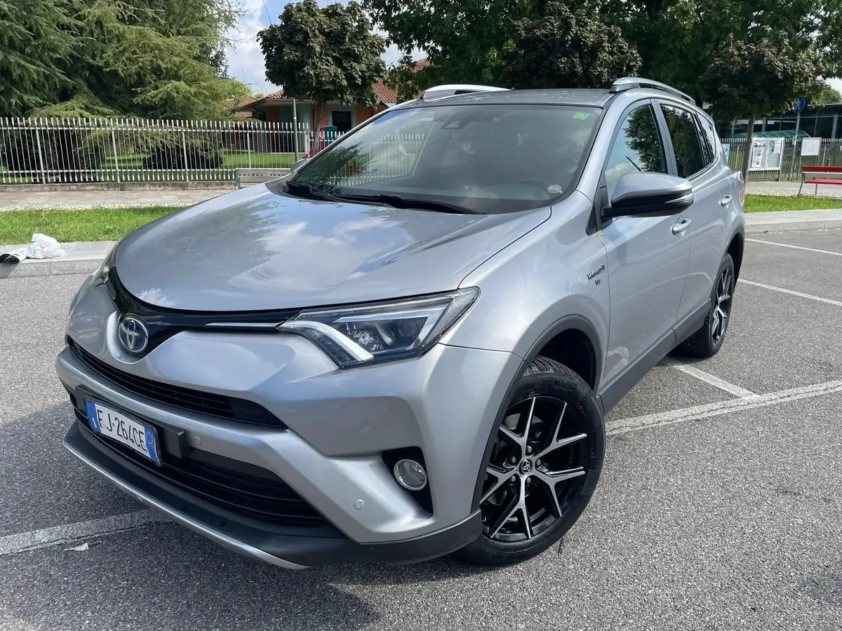 Toyota RAV4 Hybride 2017 d'occasion, 121 000 km, origine Italie