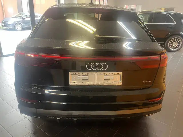 Audi Q8 45 TDI quattro S line edition (Italie)