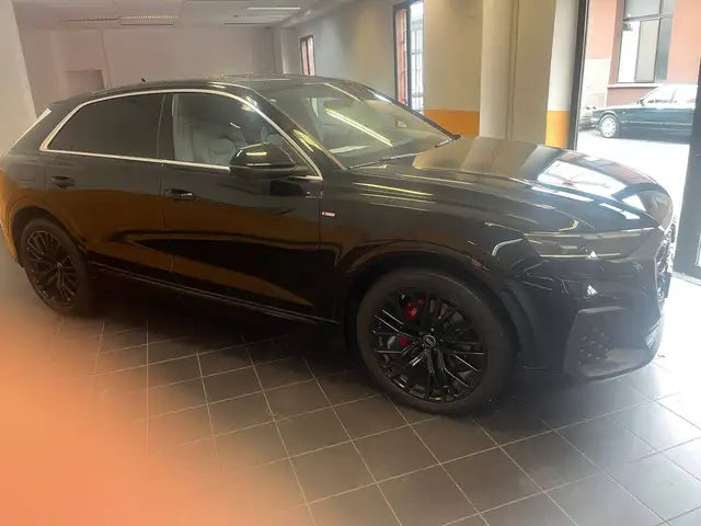 Audi Q8 45 TDI quattro S line edition (Italie)