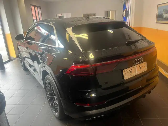 Audi Q8 45 TDI quattro S line edition (Italie)