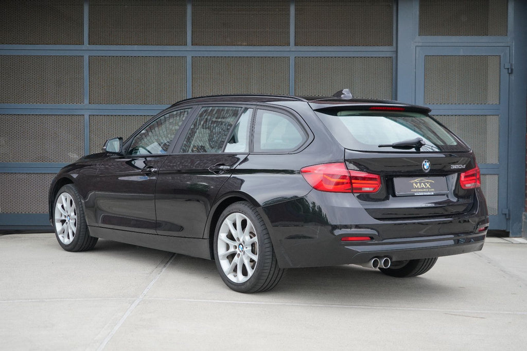 BMW 320d Touring — arrière