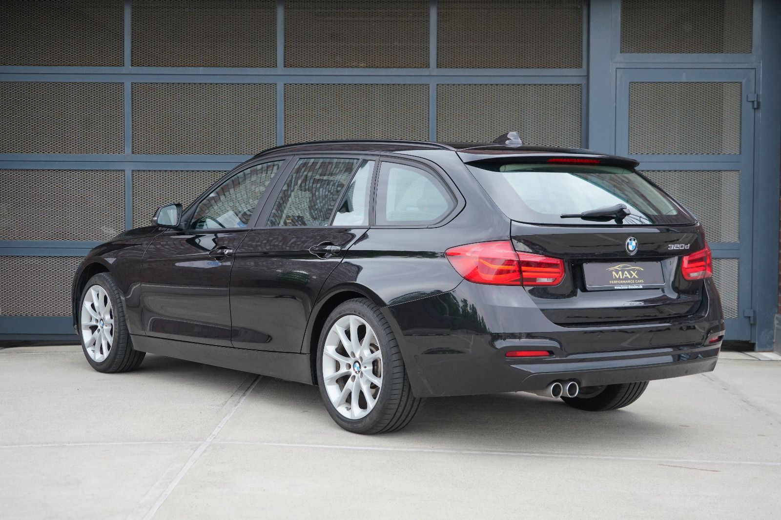 BMW 320d Touring — arrière