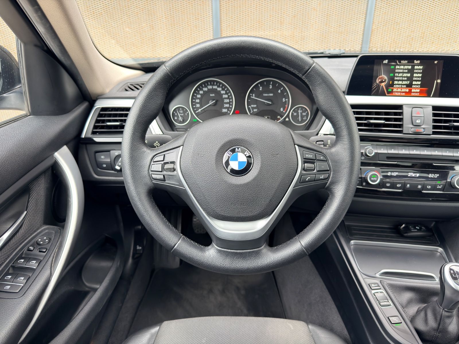BMW 320d — sièges arrière
