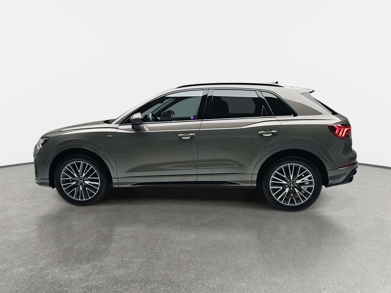 Audi Q3 35 TDI S line — photo 6