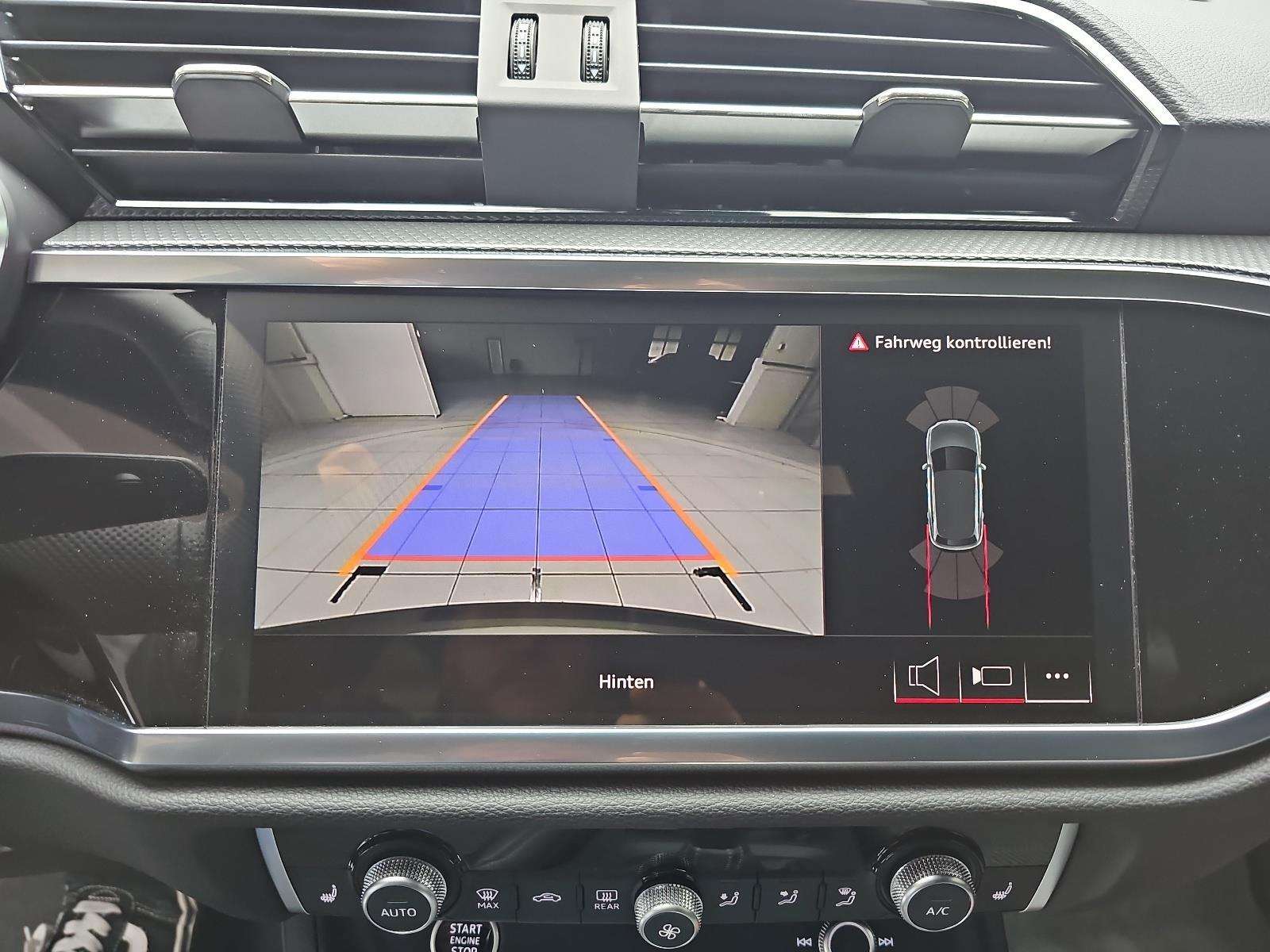 Audi Q3 35 TDI S line — photo 11