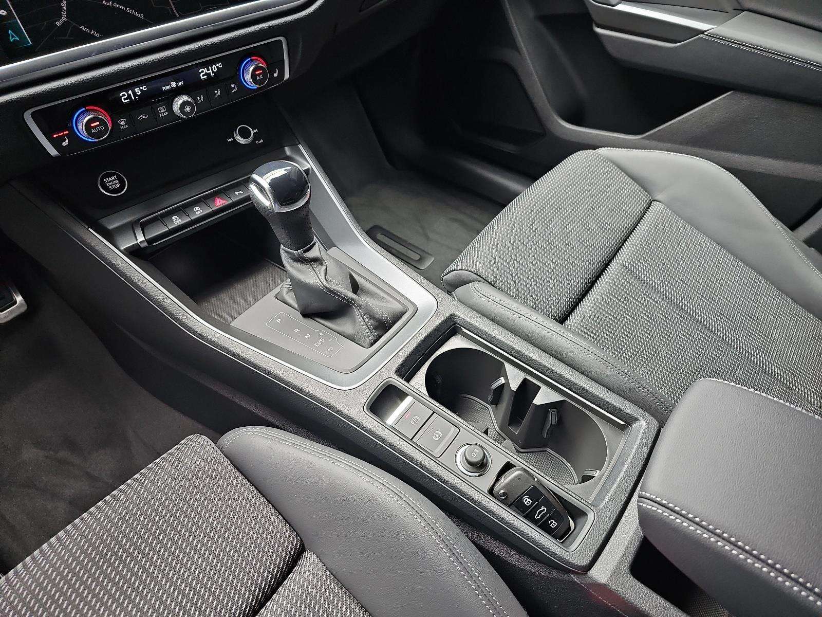 Audi Q3 35 TDI S line — photo 13