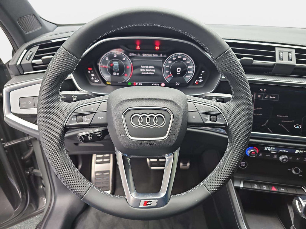 Audi Q3 35 TDI S line — photo 14