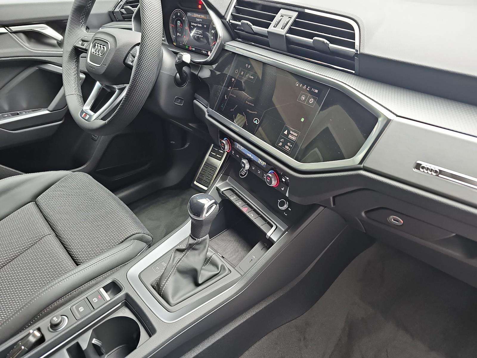 Audi Q3 35 TDI S line — photo 18