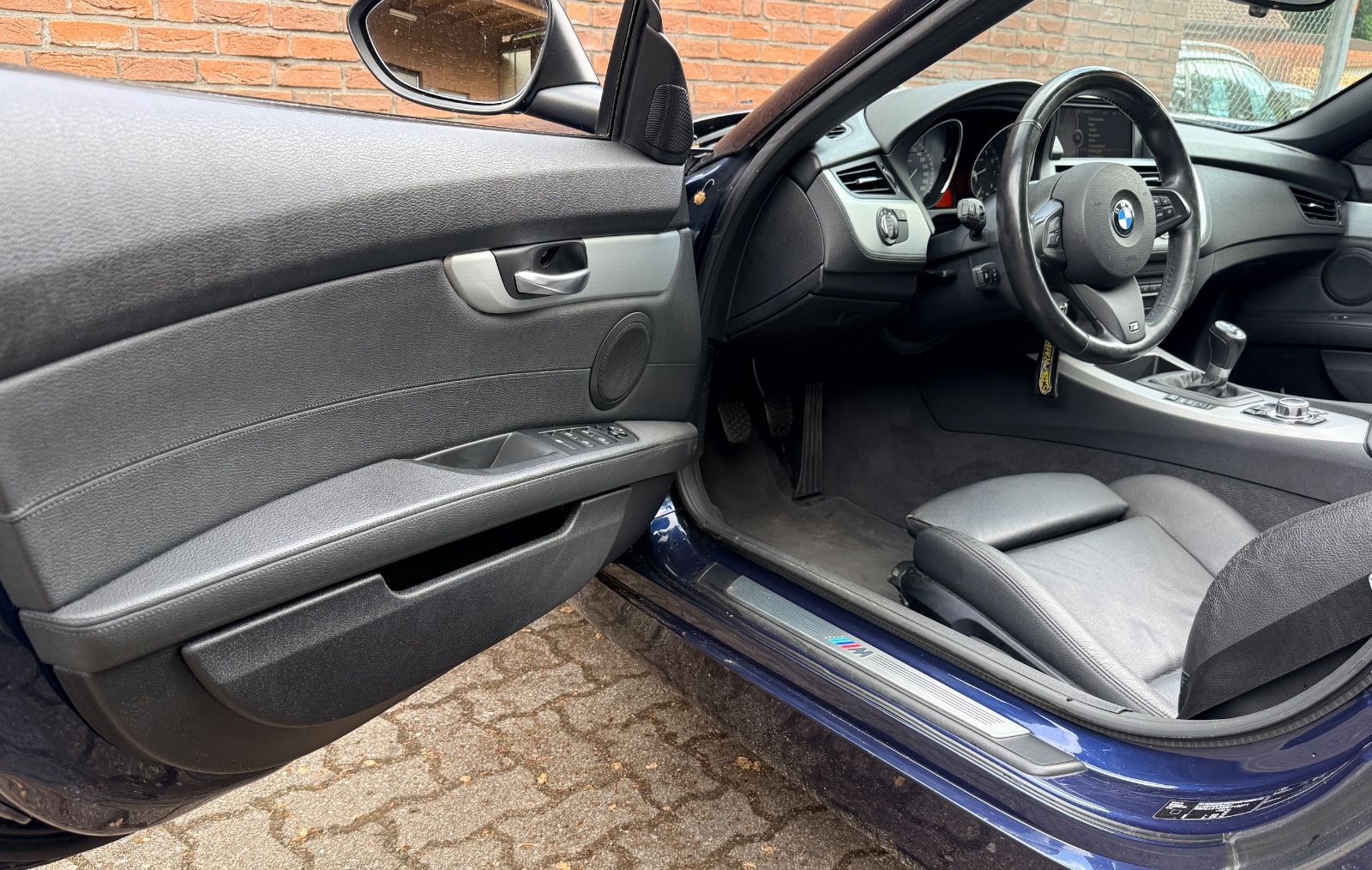 BMW Z4 sDrive28i — volant M